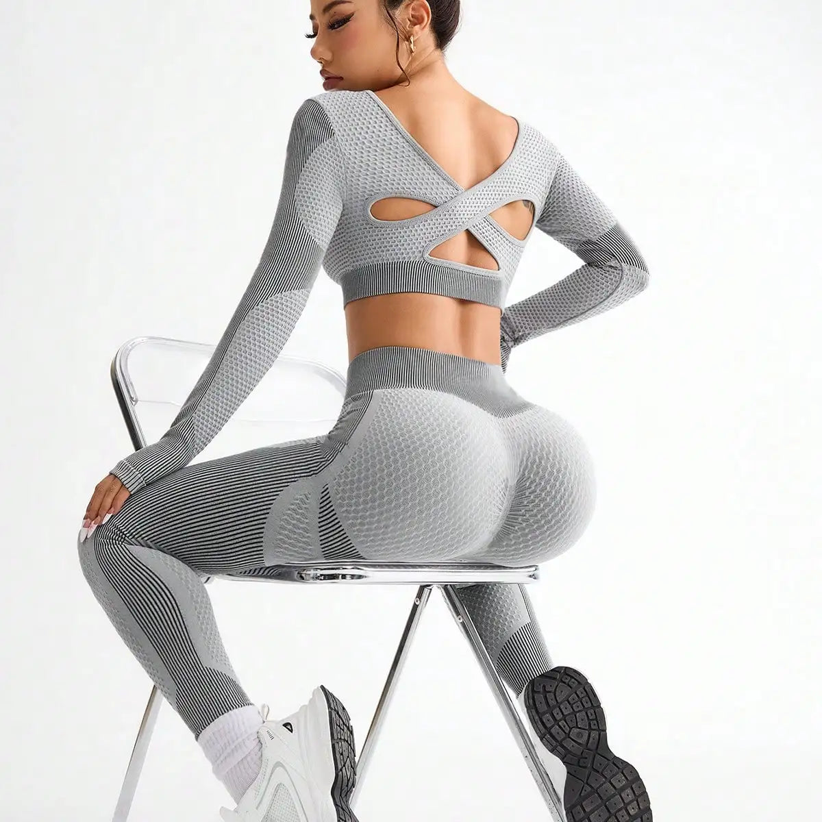 2PCS Women’s Fitness & Yoga Set – Breathable Seamless Sports Suit for Running, Gym, and Outdoor Workouts